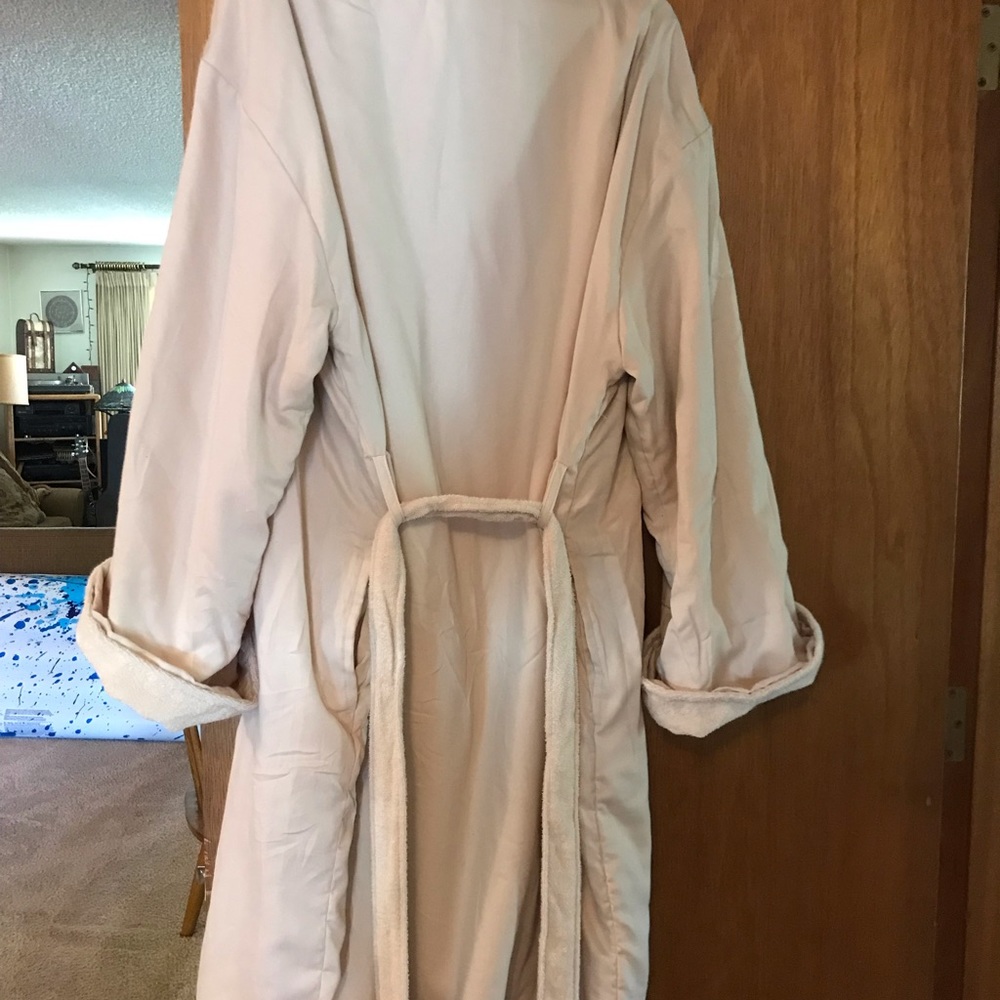 Hotel brand men’s robe, size large tags on.